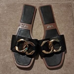 Zara Black Faux Leather Chunky Chain Flat Sandals Size 41/10-10.5